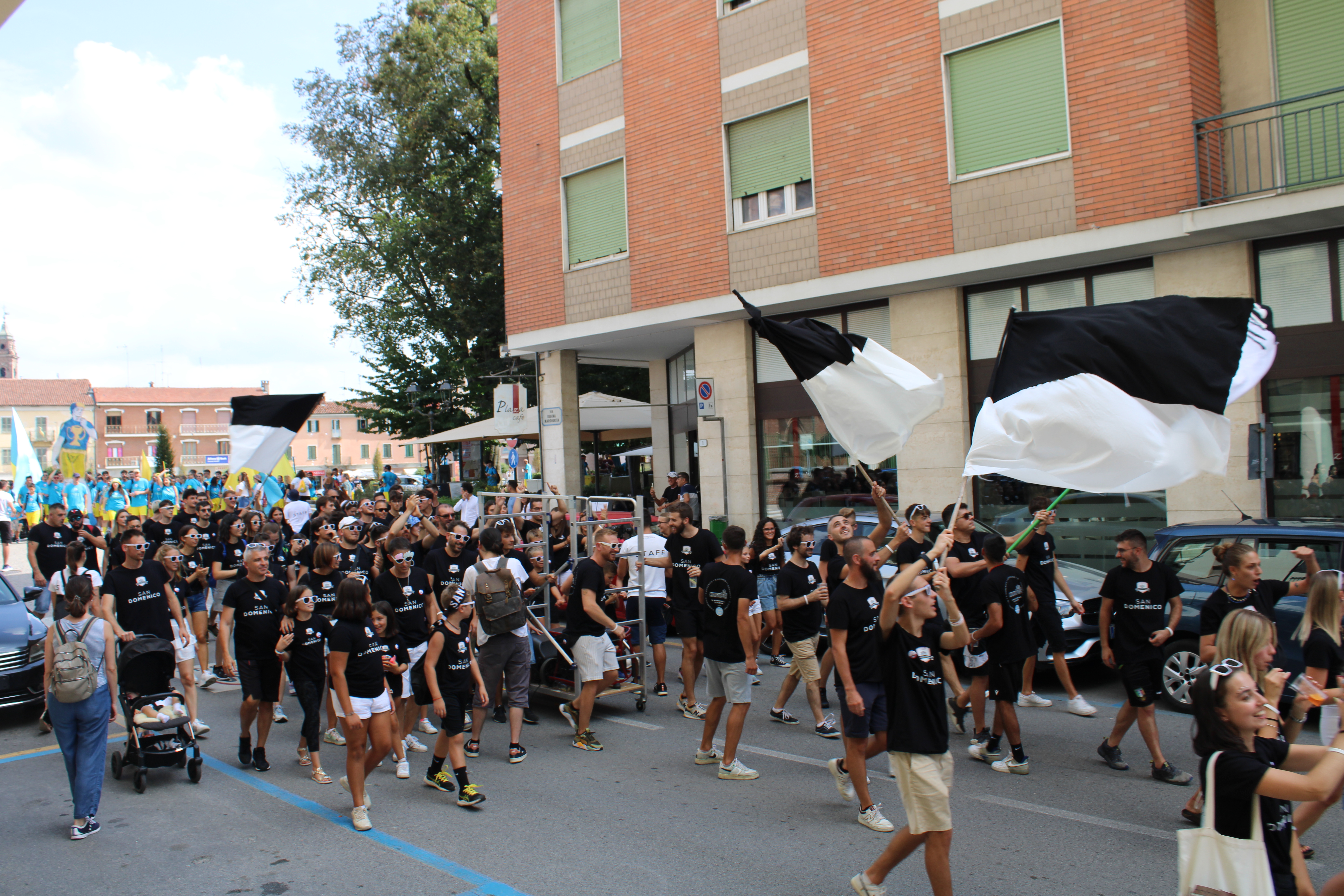 Varie-Palio-dei-Borghi-58-San-Domenico-per-le-vie-di-Racconigi