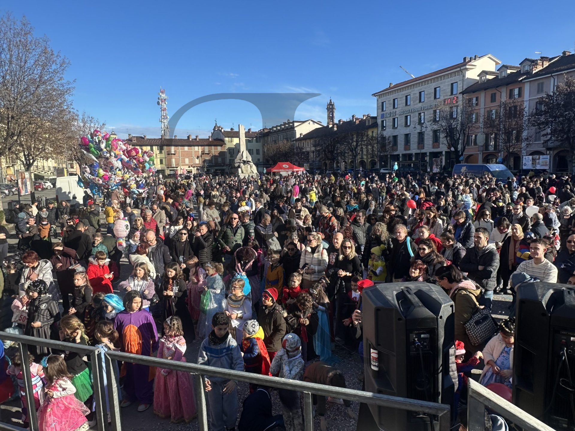 Fiumi di gente in piazza del Popolo