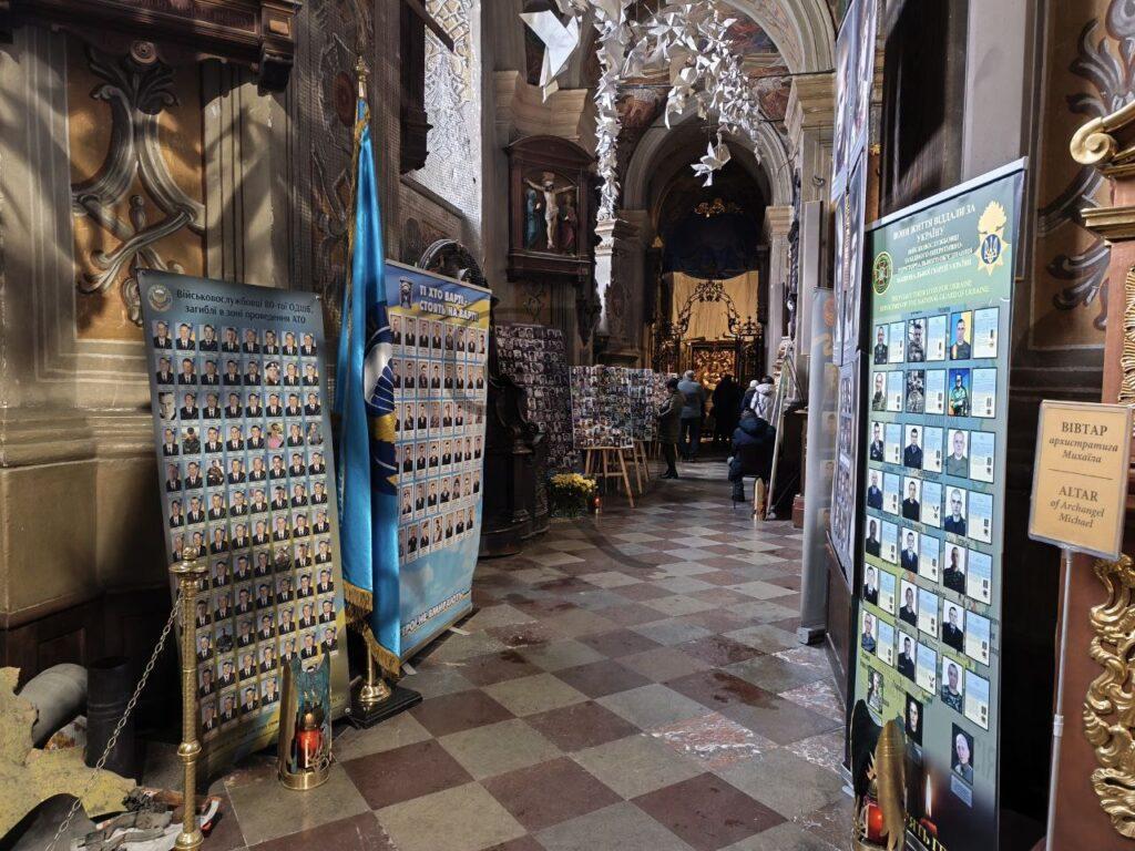 Il memoriale nella chiesa dei SS. Pietro e Paolo a Lviv